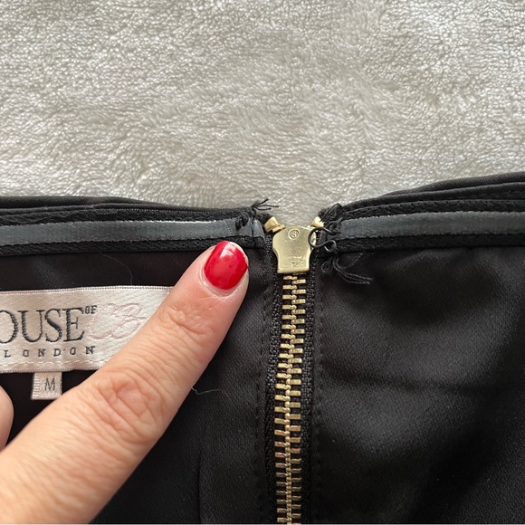 HOUSE OF CB London Black Satin Off Shoulder Twist Crop Top - Picture 7 of 8